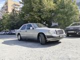 Mercedes-Benz E 220 1993 года за 2 100 000 тг. в Шымкент