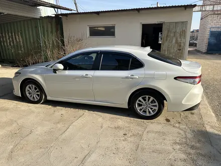 Toyota Camry 2020 года за 14 800 000 тг. в Актау – фото 2