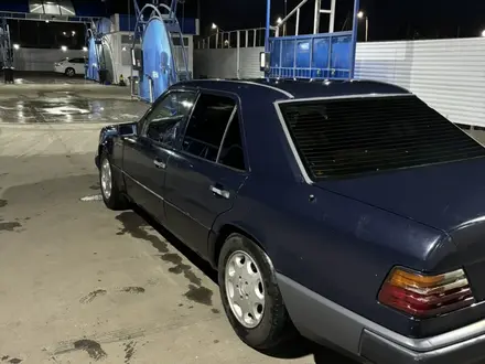 Mercedes-Benz E 200 1988 года за 1 400 000 тг. в Петропавловск – фото 2