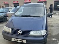 Volkswagen Sharan 1997 годаүшін1 700 000 тг. в Уральск