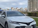 Toyota Camry 2021 года за 14 700 000 тг. в Астана