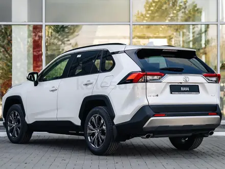 Toyota RAV4 2025 года за 18 600 000 тг. в Астана – фото 2