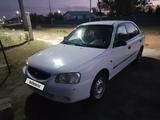 Hyundai Accent 2001 года за 1 500 000 тг. в Актобе – фото 2