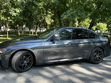 BMW 330 2017 года за 14 200 000 тг. в Шымкент – фото 3