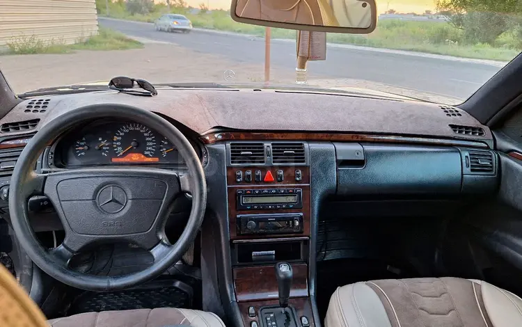 Mercedes-Benz E 280 1997 годаүшін2 700 000 тг. в Жезказган