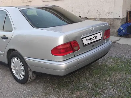 Mercedes-Benz E 200 1999 годаүшін2 380 000 тг. в Алматы – фото 5