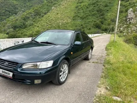 Toyota Camry 1998 года за 3 200 000 тг. в Алматы