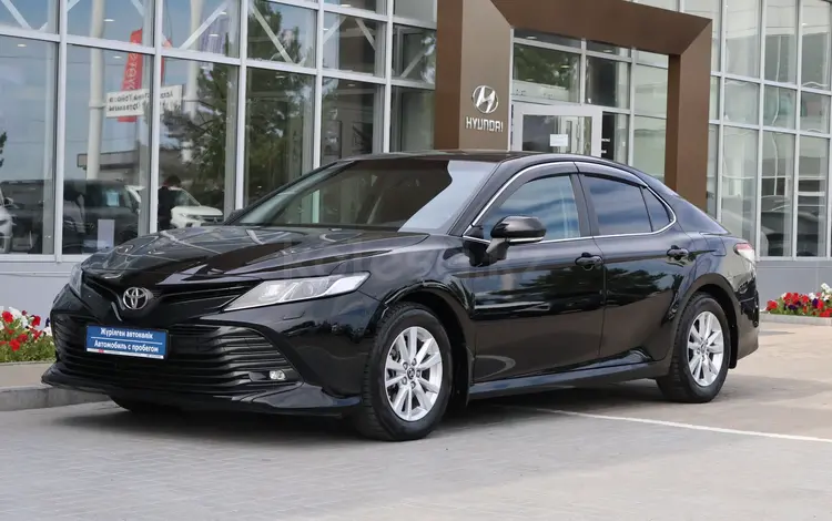 Toyota Camry 2018 года за 12 190 000 тг. в Астана