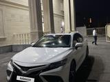 Toyota Camry 2021 года за 12 500 000 тг. в Шымкент – фото 3