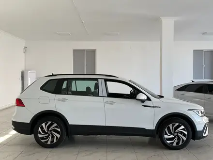 Volkswagen Tiguan 2022 года за 15 800 000 тг. в Атырау – фото 10