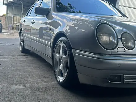 Mercedes-Benz E 280 1997 года за 3 600 000 тг. в Шымкент – фото 4