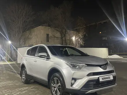 Toyota RAV4 2017 года за 12 500 000 тг. в Шымкент