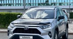 Toyota RAV4 2020 года за 11 900 000 тг. в Астана – фото 2