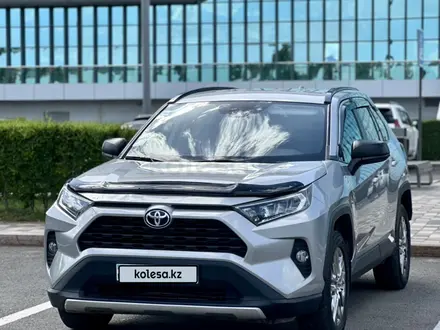 Toyota RAV4 2020 года за 11 900 000 тг. в Астана – фото 2