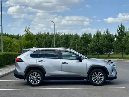 Toyota RAV4 2020 года за 11 900 000 тг. в Астана – фото 4
