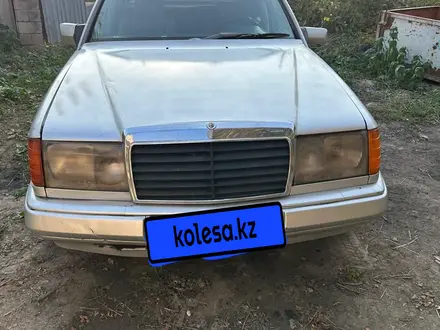 Mercedes-Benz E 200 1990 года за 1 200 000 тг. в Алматы