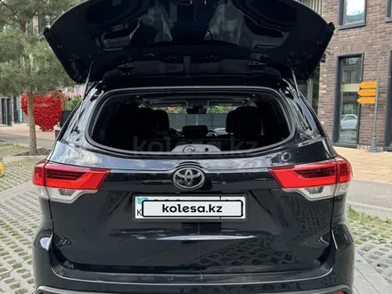 Toyota Highlander 2019 года за 15 000 000 тг. в Алматы – фото 17