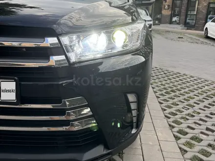 Toyota Highlander 2019 года за 15 000 000 тг. в Алматы – фото 27