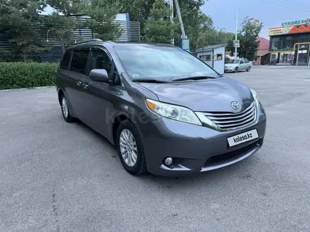 Toyota Sienna 2015 года за 15 000 000 тг. в Алматы – фото 2