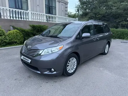 Toyota Sienna 2015 года за 15 000 000 тг. в Алматы