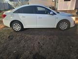 Chevrolet Cruze 2012 года за 3 500 000 тг. в Атырау – фото 2