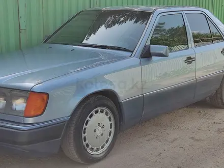 Mercedes-Benz E 260 1993 года за 2 750 000 тг. в Караганда – фото 9