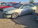 Toyota Avensis 1998 годаүшін1 100 000 тг. в Актобе – фото 2