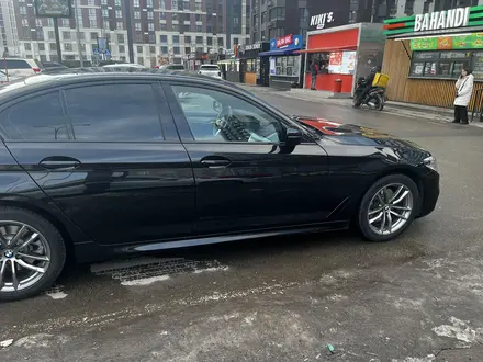 BMW 520 2020 года за 23 000 000 тг. в Алматы – фото 2