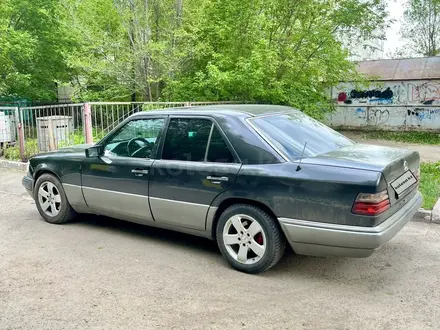 Mercedes-Benz E 320 1994 года за 1 750 000 тг. в Астана – фото 4