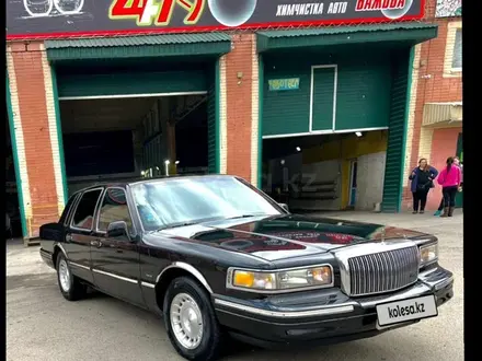 Lincoln Town Car 1996 годаүшін15 000 000 тг. в Усть-Каменогорск – фото 2