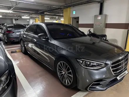 Mercedes-Benz S 500 2022 года за 65 000 000 тг. в Алматы – фото 2