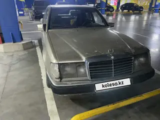 Mercedes-Benz E 230