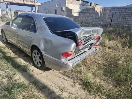 Mercedes-Benz E 240 2001 года за 1 100 000 тг. в Кульсары – фото 3