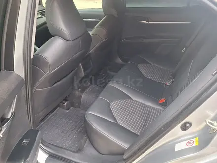 Toyota Camry 2018 года за 9 000 000 тг. в Актау – фото 7