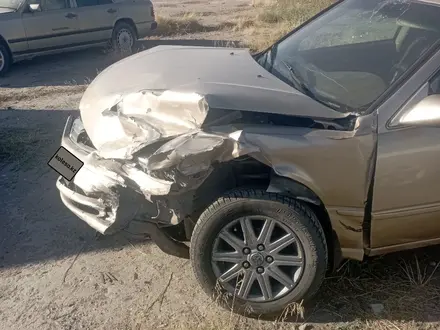 Toyota Camry 2000 года за 1 600 000 тг. в Шардара – фото 2