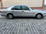 Mercedes-Benz E 230 1996 года за 2 400 000 тг. в Шымкент – фото 2