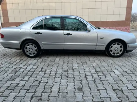 Mercedes-Benz E 230 1996 года за 2 250 000 тг. в Шымкент – фото 2