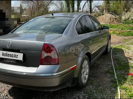 Volkswagen Passat 2002 года за 1 700 000 тг. в Тараз – фото 2