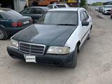 Mercedes-Benz C 180 1994 года за 800 000 тг. в Караганда – фото 2
