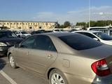 Toyota Camry 2004 года за 5 200 000 тг. в Караганда – фото 2
