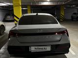 Hyundai Elantra 2023 годаfor11 000 000 тг. в Кокшетау – фото 4