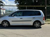 Volkswagen Touran 2003 годаүшін3 000 000 тг. в Алматы