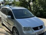 Volkswagen Touran 2003 года за 2 600 000 тг. в Алматы – фото 3