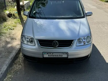 Volkswagen Touran 2003 года за 2 600 000 тг. в Алматы – фото 5