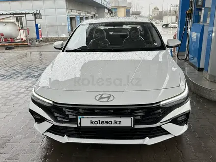 Hyundai Elantra 2023 года за 9 500 000 тг. в Шымкент – фото 2
