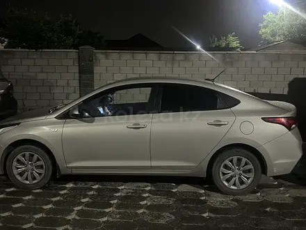 Hyundai Solaris 2019 года за 7 100 000 тг. в Алматы – фото 2