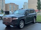 Toyota Land Cruiser 2023 года за 62 200 000 тг. в Астана – фото 2
