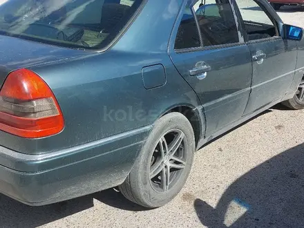 Mercedes-Benz C 220 1993 года за 1 400 000 тг. в Караганда – фото 2