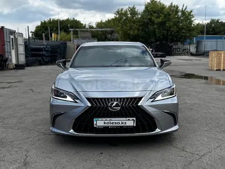 Lexus ES 250 2022 года за 21 500 000 тг. в Астана – фото 2