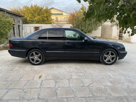 Mercedes-Benz E 280 2000 года за 3 500 000 тг. в Жанаозен – фото 4